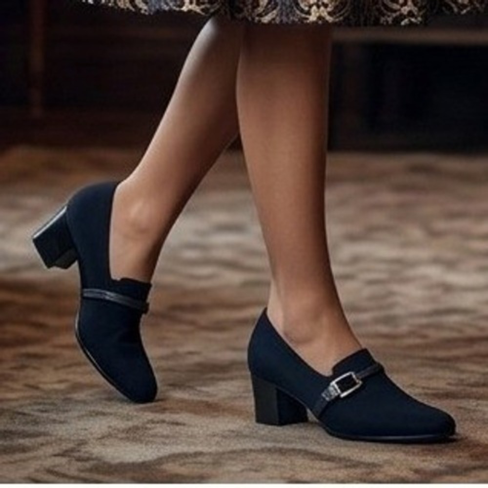 Munro 7N Cindi II American Women Navy Blue Fabric Block Heel Pumps Buckle Strap